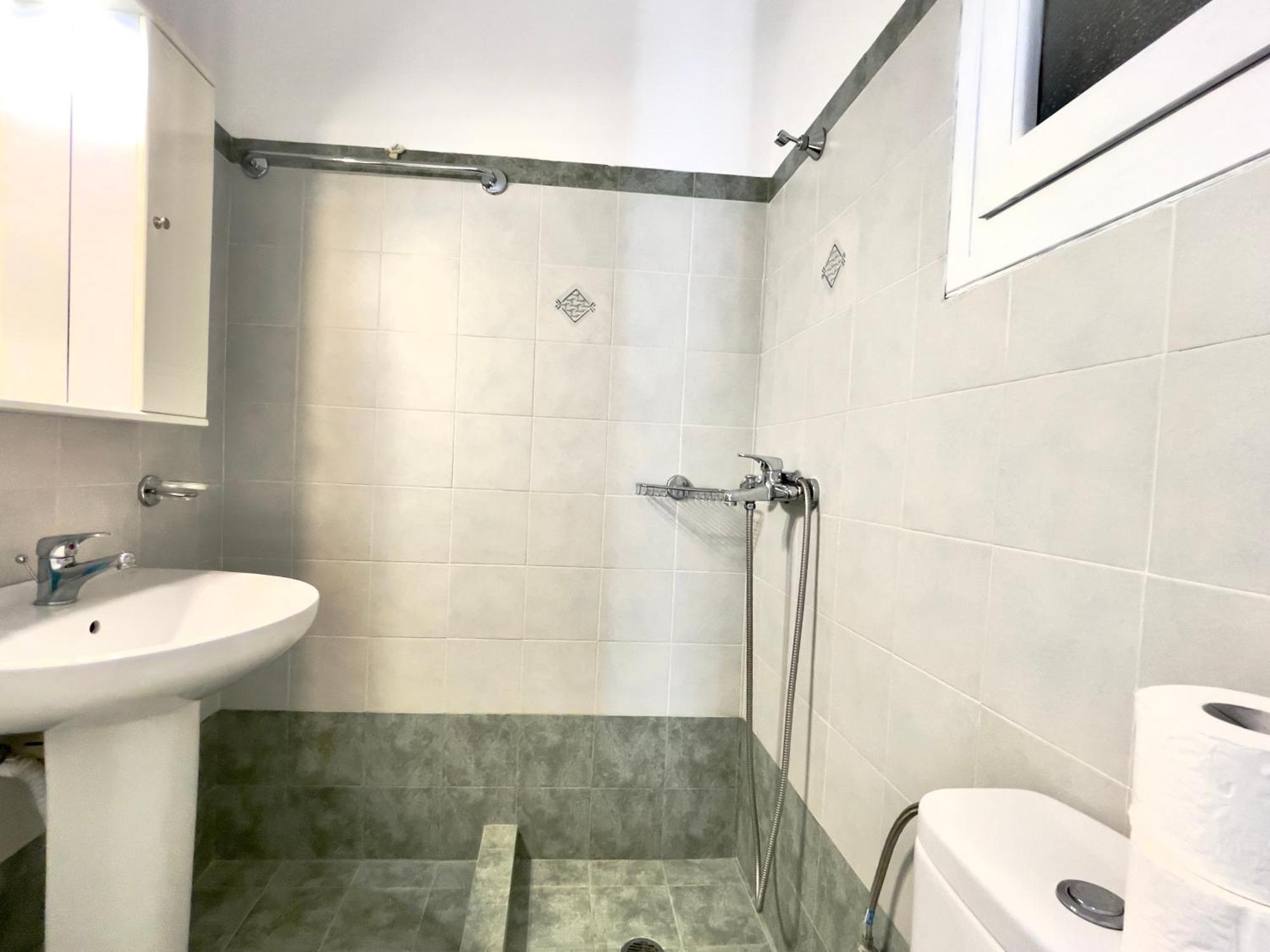 Koulas - Red Aparthotel 2*