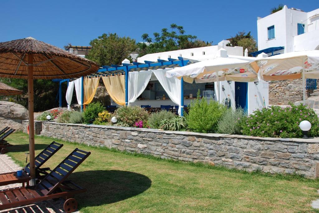 Koulas - Red Aparthotel 2*